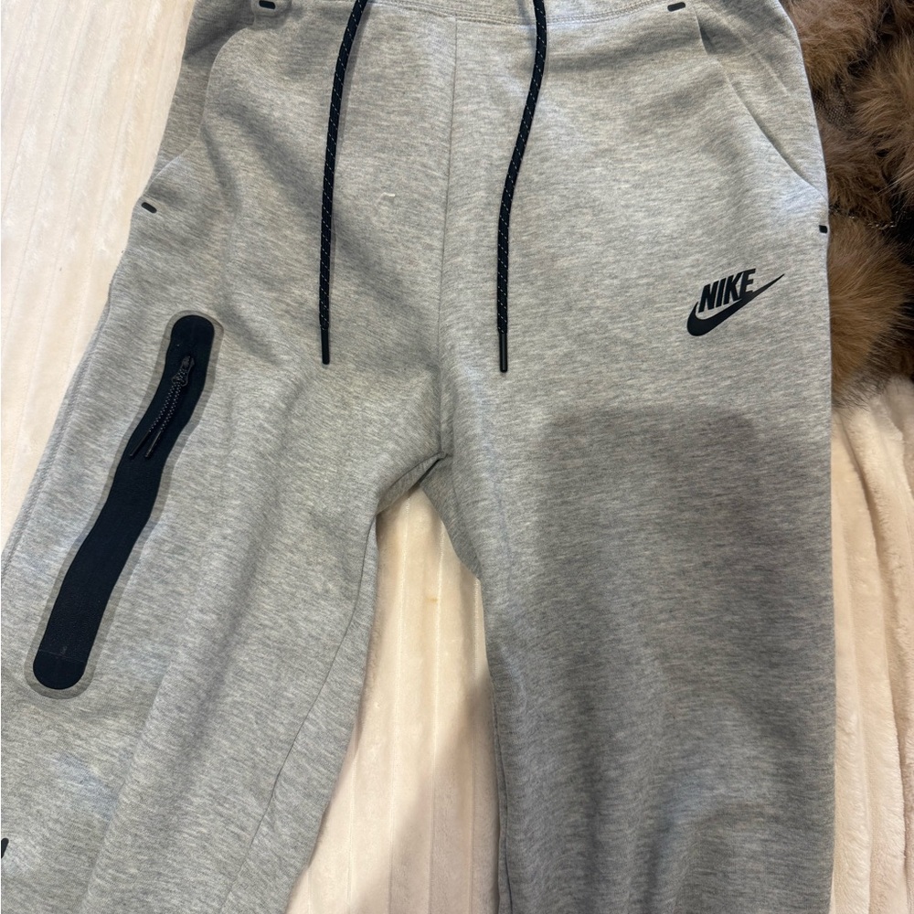 Nike Girls Light Gray Sweatpants tech fleece pants